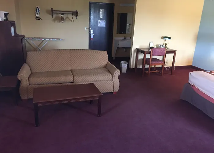 Super 8 By Wyndham Hotel