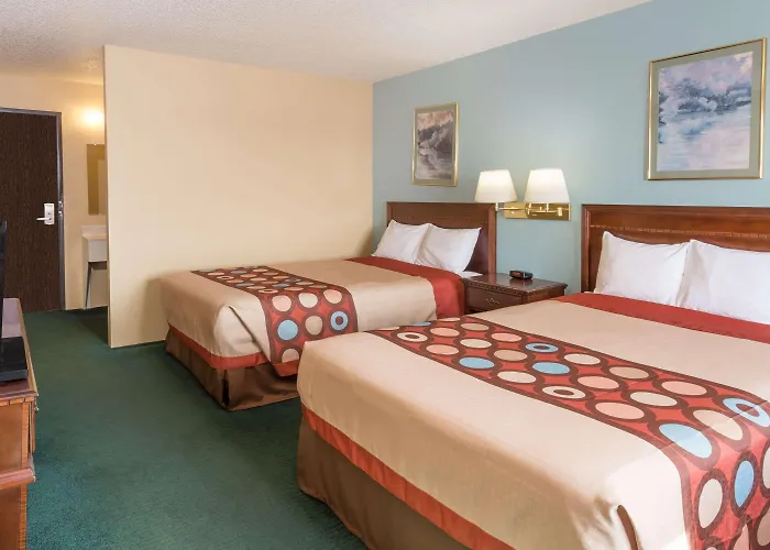 Super 8 By Wyndham Hotel 2*
