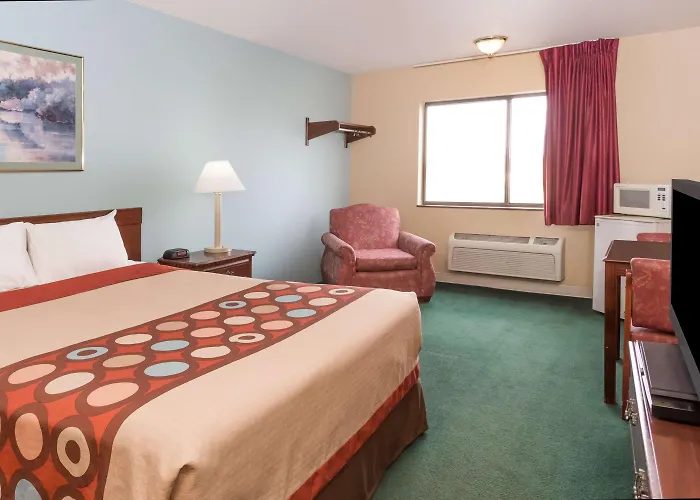 Super 8 By Wyndham Hotel