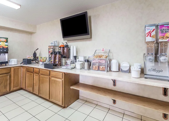 Super 8 By Wyndham Hotel Woodstock