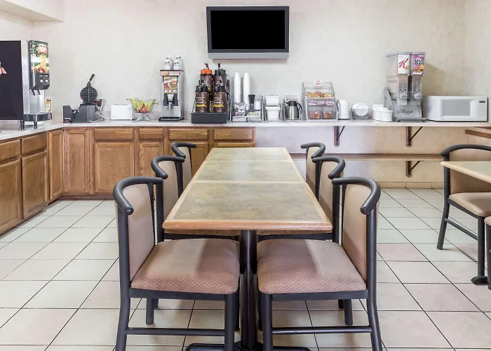 Super 8 By Wyndham Hotel 2*
