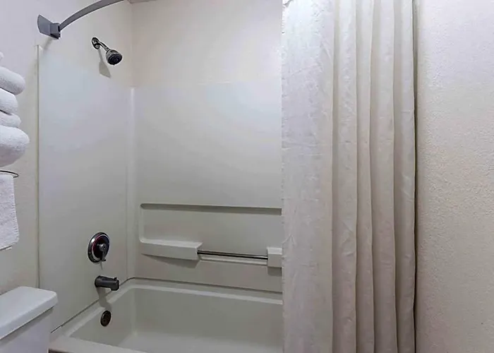Super 8 By Wyndham Hotel 2*