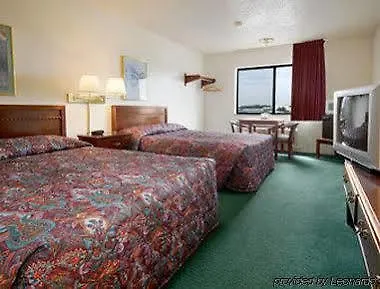 Super 8 By Wyndham Hotel 2*